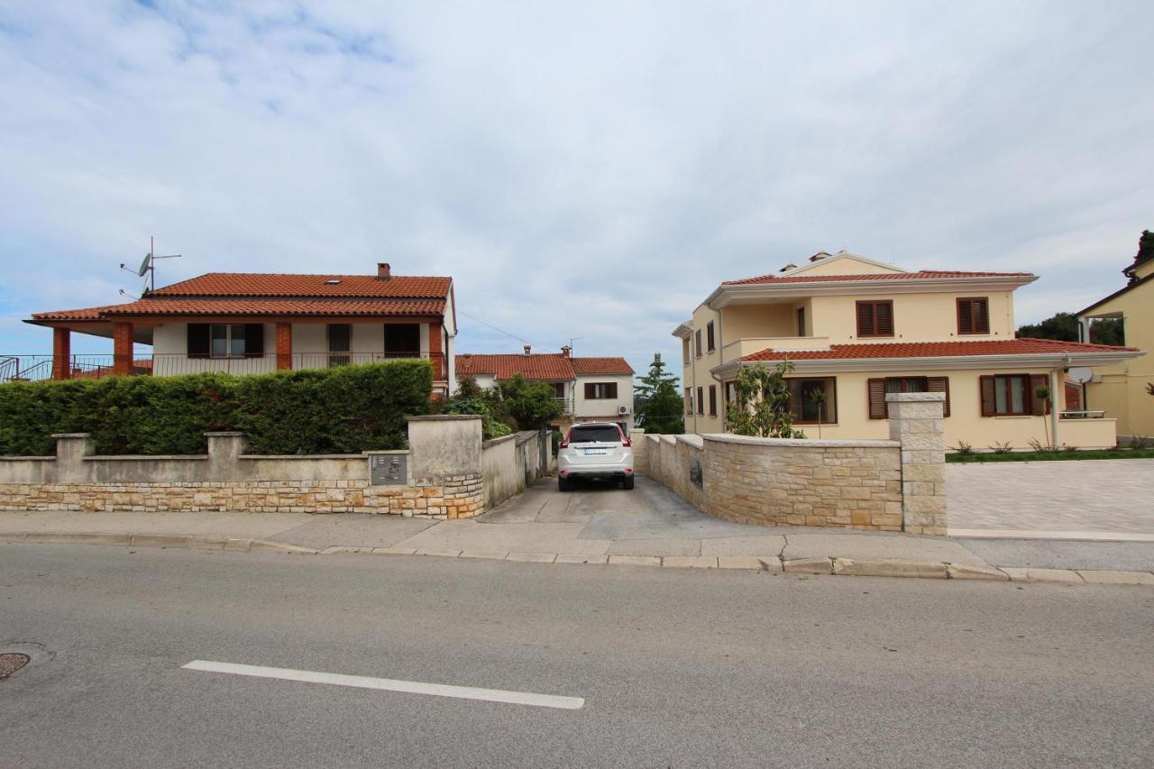 Apartment Amabile Rovigno Esterno foto