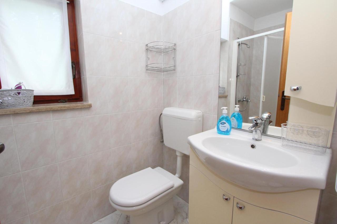 Apartment Amabile Rovigno Esterno foto
