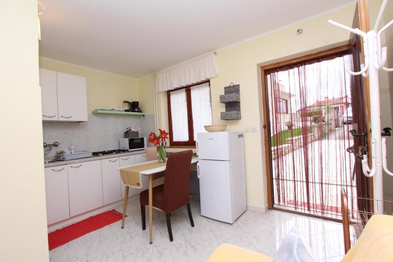 Apartment Amabile Rovigno Esterno foto