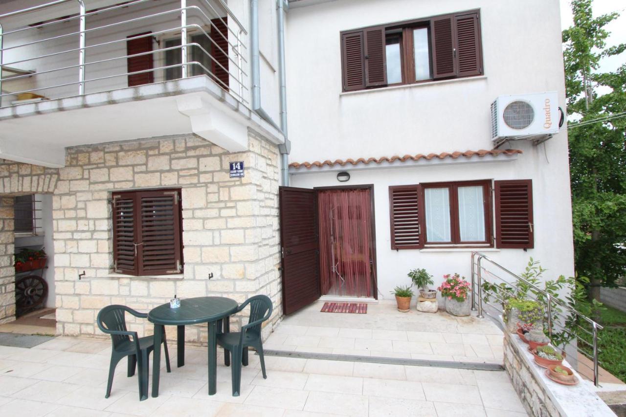 Apartment Amabile Rovigno Esterno foto