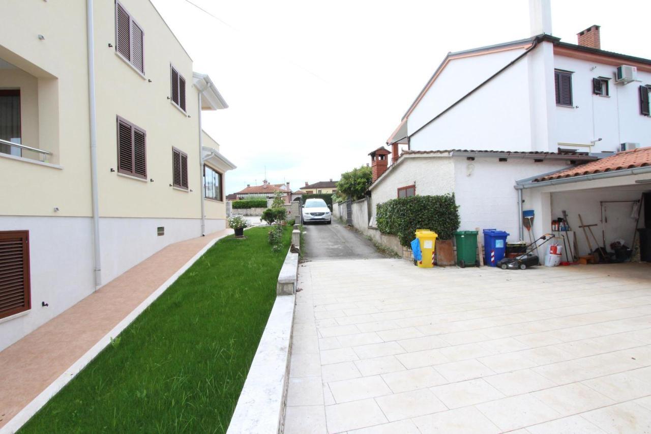 Apartment Amabile Rovigno Esterno foto